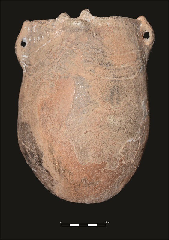 An Early Neolithic pottery vessel from Camp Bay